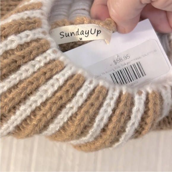 h.i.p. Camel and Cream mockneck Sweater size Medium - Picture 7 of 8